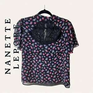 0724. NANETTE LEPORE SHORT FLUTTER SLEEVE BLOUSE FLORAL DESIGN‎ 100% SILK